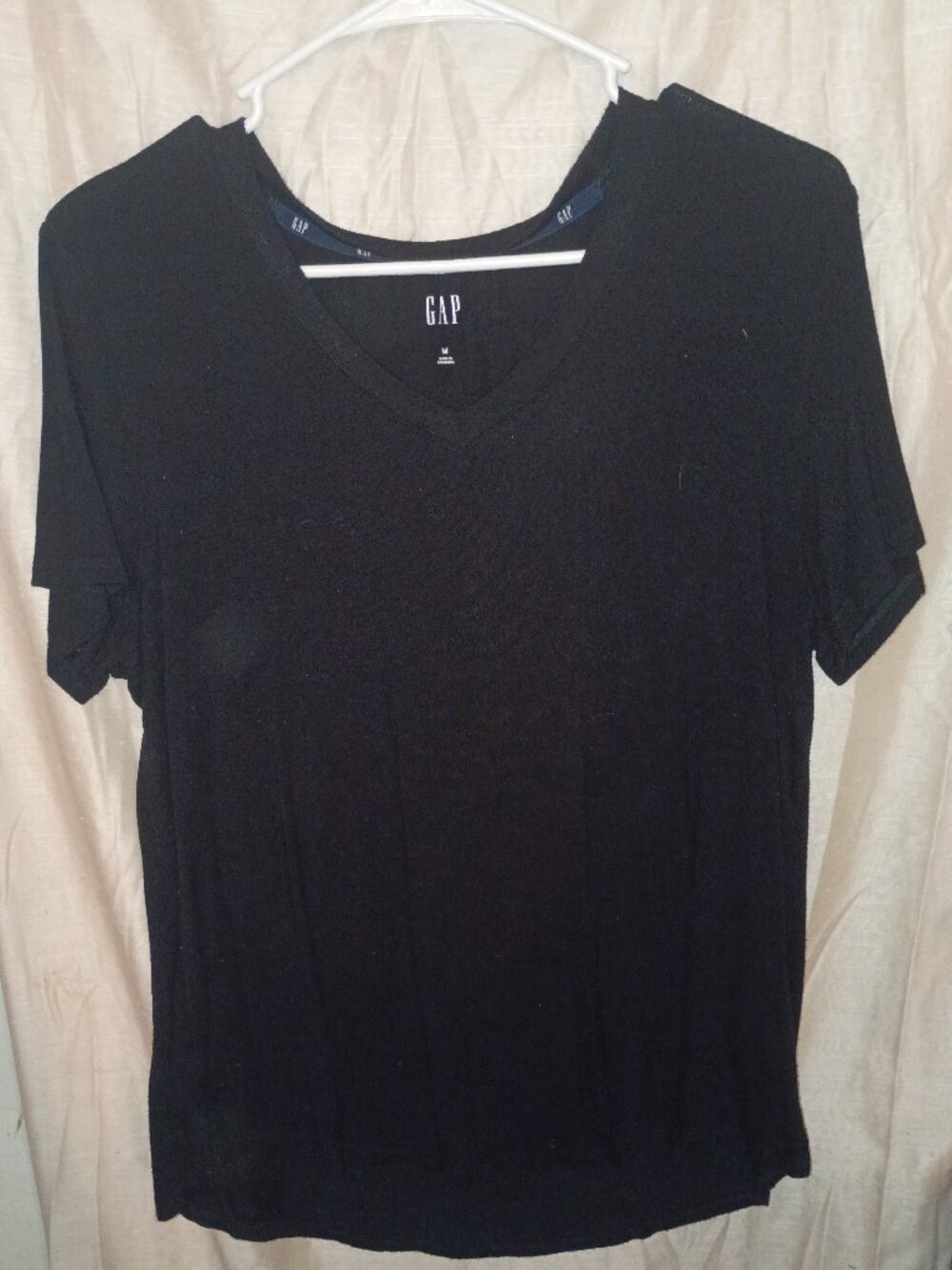 Women's Medium Black GAP Short Sleeve V-Neck Tee